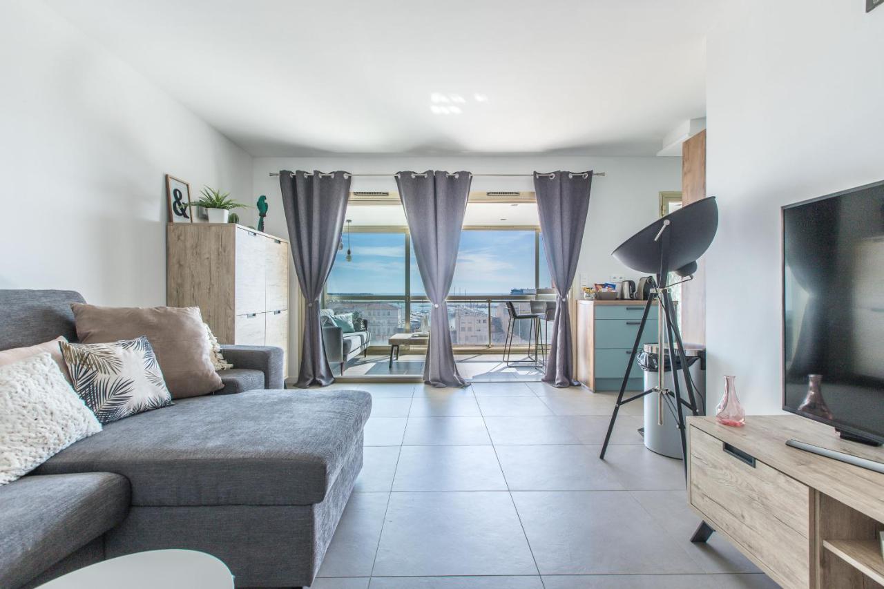 Lb Vacation Rentals I Admire Panoramic Ocean Views Through Walls Of Windows Cannes Zewnętrze zdjęcie