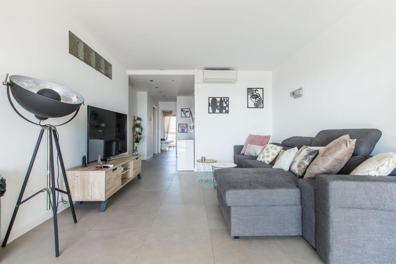 Lb Vacation Rentals I Admire Panoramic Ocean Views Through Walls Of Windows Cannes Zewnętrze zdjęcie