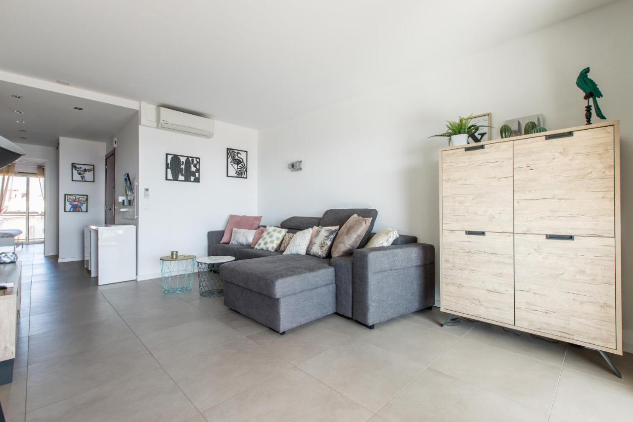 Lb Vacation Rentals I Admire Panoramic Ocean Views Through Walls Of Windows Cannes Zewnętrze zdjęcie